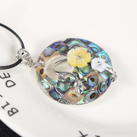 Yangtze Store Shell Pendant with Floral Decoration Turquoise PPD002